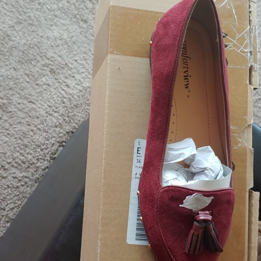 Shoes - Picture 1 of 3
